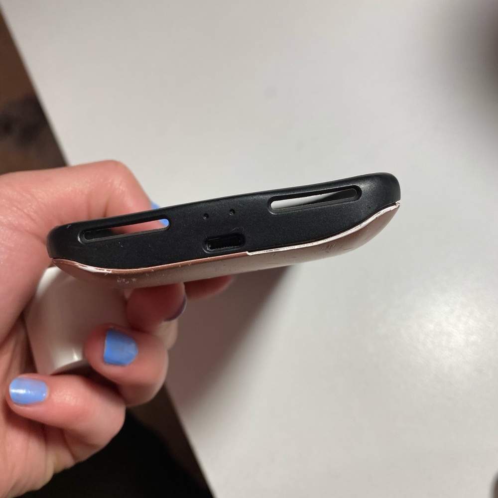 Charging case - Picture 3 of 3